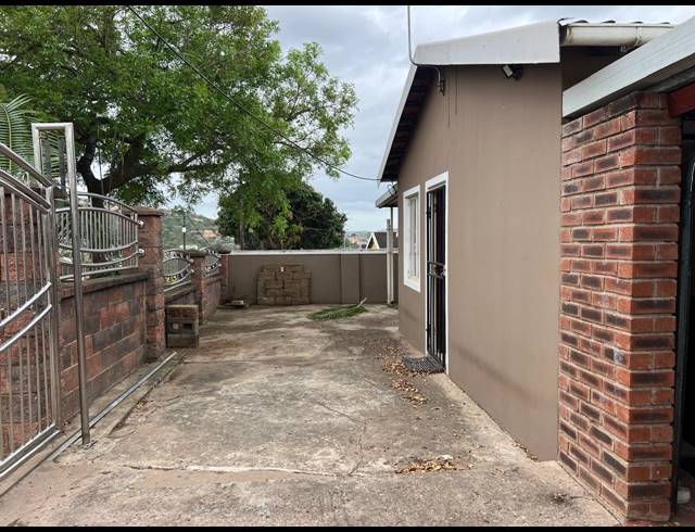 2 BEDROOM FREEHOLD FOR SALE IN NEWLANDS EAST